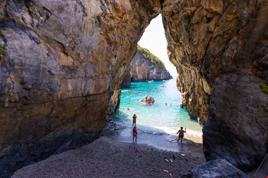 Spiaggia dell'Arcomagno Spiaggia dell'Arcomagno Giuma / Shutterstock.com 