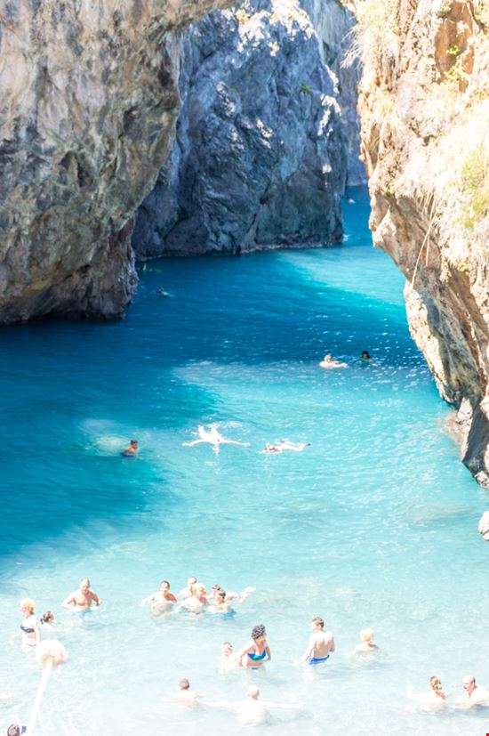 Spiaggia dell'Arcomagno Spiaggia dell'Arcomagno sergiopazzano / Shutterstock.com 