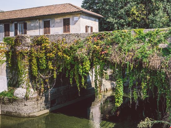 Naviglio Martesana Naviglio Martesana Alexandre Rotenberg - Shutterstock.com 