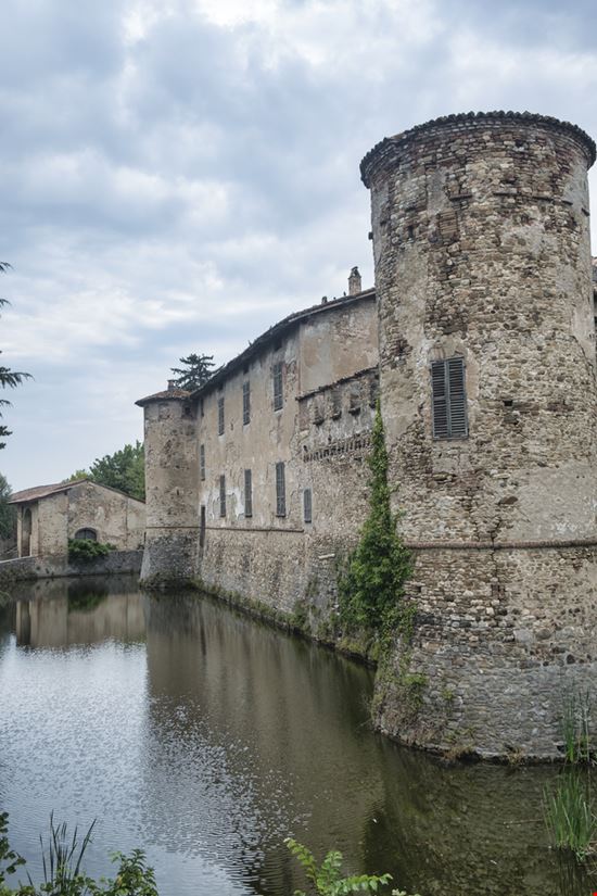Castello di Agazzano Castello di Agazzano Claudio Giovanni Colombo - Shutterstock.com 