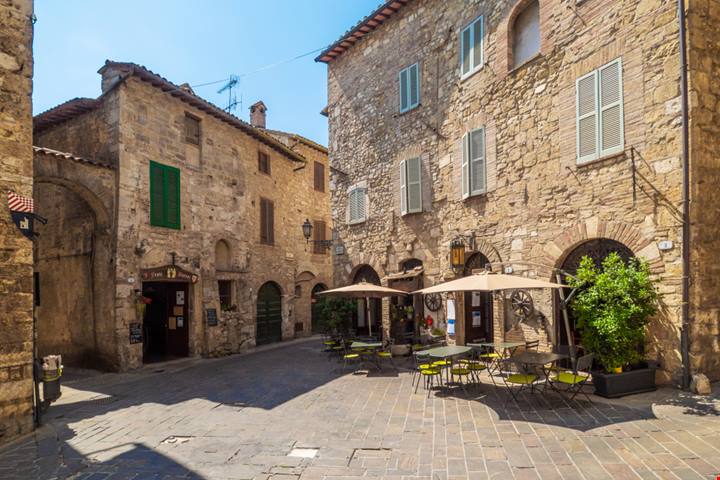Sono le terme più famose dell'Umbria, e anche se non ci sei mai stato il suo nome l'hai sicuramente sentito