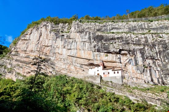 Eremo di San Colombano Eremo di San Colombano Migel - Shutterstock.com 