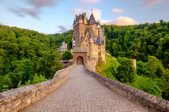 Castello di Eltz Castello di Eltz haveseen - Shutterstock.com 