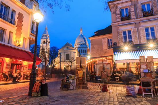 Montmartre Paris Dennis van de Water - Shutterstock.com 