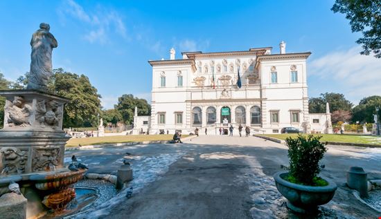Roma Galleria Borghese FredP / Shutterstock.com 