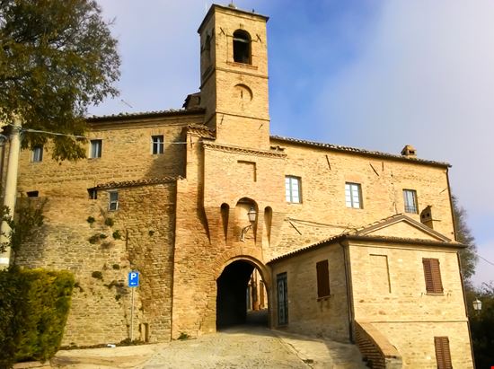 Montalfoglio Montalfoglio Luciano Pierantoni - Shutterstock.com 