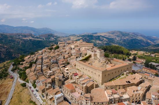 Montalbano Elicona Montalbano Elicona Sebastiano Calanzone - Shutterstock.com 