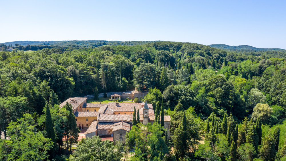 Ad un'ora da Siena, questo borgo medievale è il gioiello d'autunno della Valdelsa: quando e perché dovresti andarci a ottobre