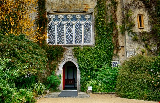 Malahide Castle Malahide Castle Attila JANDI / Shutterstock.com 