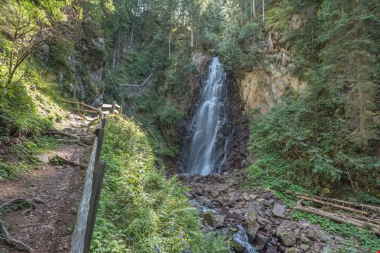 Cascata Cascata MoLarjung - Shutterstock.com 