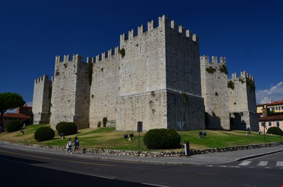 Castello dell'Imperatore Castello dell'Imperatore SarnaFoto - Shutterstock.com 