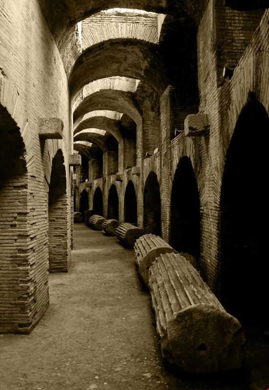 Anfiteatro Flavio Anfiteatro Flavio edella - Shutterstock.com 
