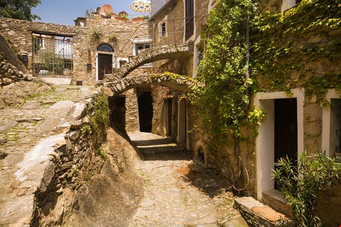 Castelvecchio di Rocca Barbena