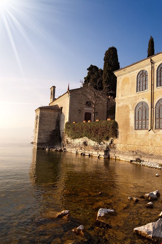 Punta San Vigilio Lago di Garda stock.adobe.com 