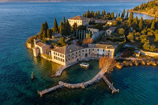 Punta San Vigilio Lago di Garda stock.adobe.com 