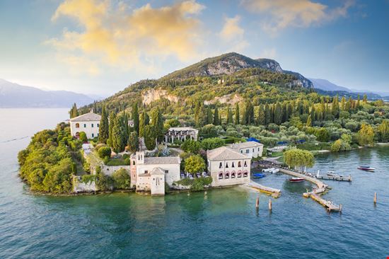 Punta San Vigilio Lago di Garda stock.adobe.com 