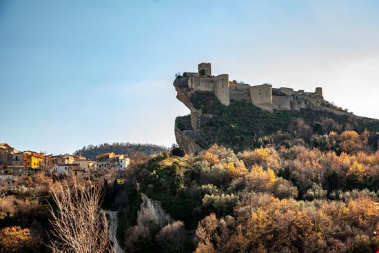 Roccascalegna Castello stock.adobe.com 