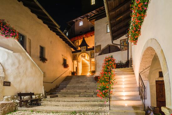 Santuario di San Romedio Dettagli del santuario lorenza62 / Shutterstock.com 