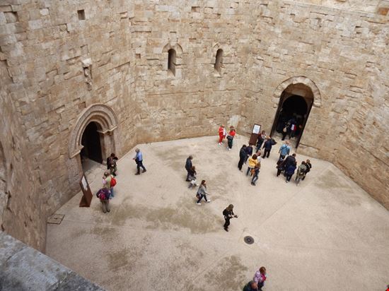 Castel del Monte La fortezza ottagonale Lucamato / Shutterstock.com 