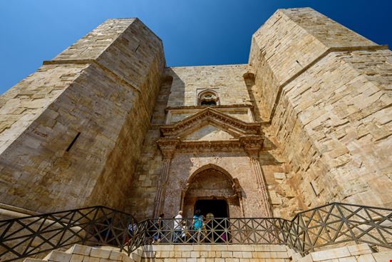 Castel del Monte La fortezza ottagonale Ondrej Bucek / Shutterstock.com 