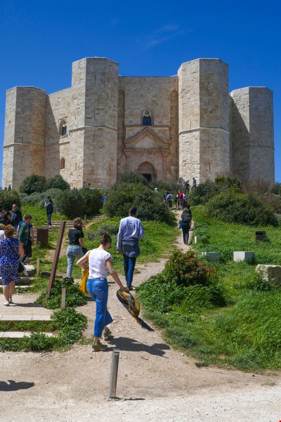 Castel del Monte La fortezza ottagonale travelview / Shutterstock.com 