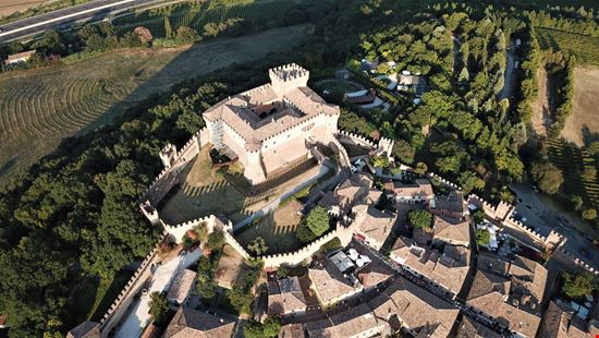 Castello di Gradara Viste della rocca Asken86 - Shutterstock.com 