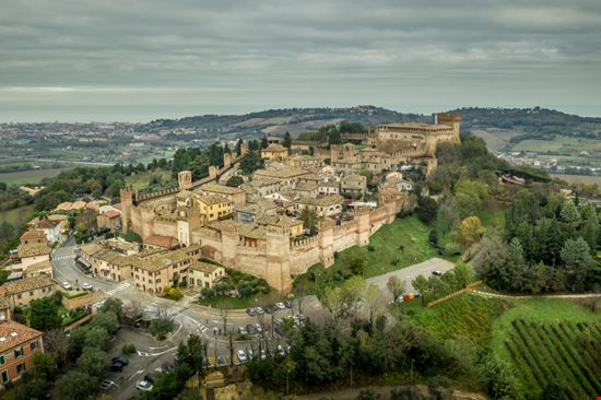 Castello di Gradara Viste della rocca tokar - Shutterstock.com 