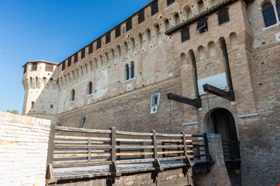 Castello di Gradara Viste della rocca Martina Badini - Shutterstock.com 