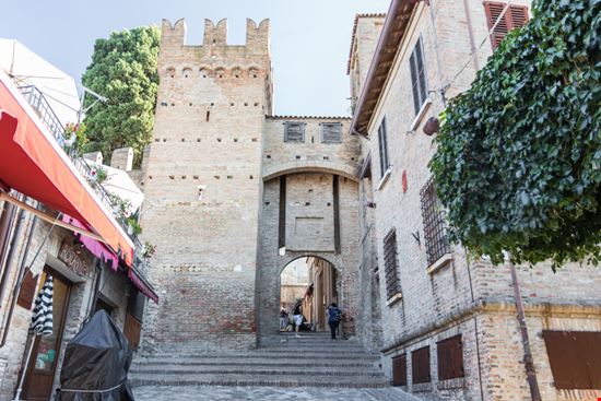 Castello di Gradara Viste della rocca Martina Badini / Shutterstock.com 