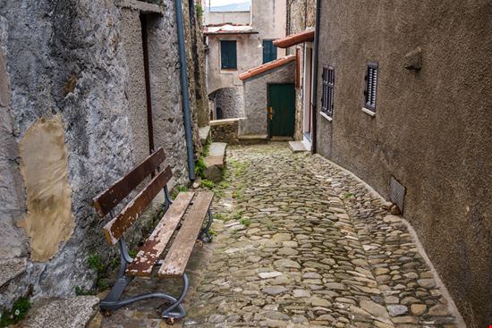 Baiardo Scorci del borgo 54115341 / Shutterstock.com 