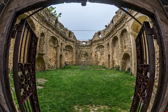 Baiardo Scorci del borgo 54115341 / Shutterstock.com 