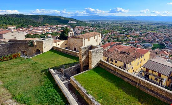 Celano Viste del borgo e del castello Svetlana Jafarova / Shutterstock.com 