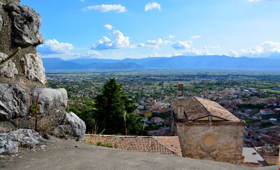 Celano Viste del borgo e del castello Svetlana Jafarova / Shutterstock.com 