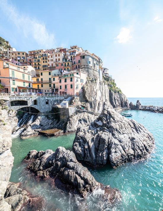Manarola Il borgo sul mare delle Cinque Terre Alessandro Persiani - Shutterstock.com 