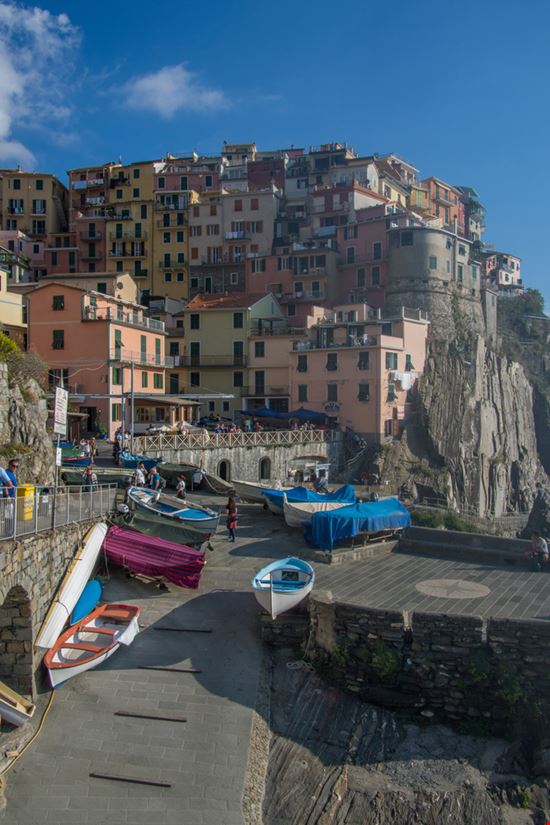 Manarola Il borgo sul mare delle Cinque Terre escapetheofficejob / Shutterstock.com 