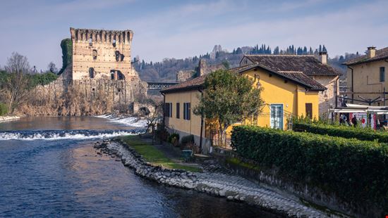 Borghetto Il borgo gioiello sulle acque del Mincio EmanuelePansecco / Shutterstock.com 