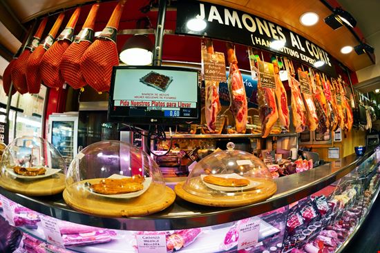 Museo del Jamón Museo del Jamón DeltaOFF / Shutterstock.com 