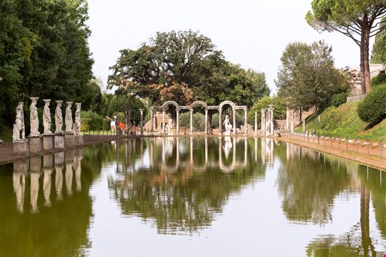 Villa Adriana Villa Adriana FrimuFilms - Shutterstock.com 