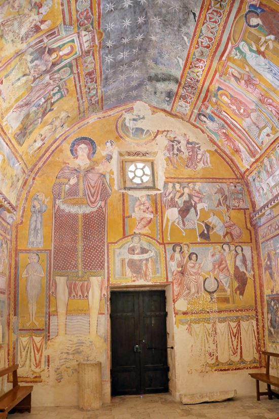 chiesa di Bominaco Gioielli d'Abruzzo trotalo / Shutterstock.com 