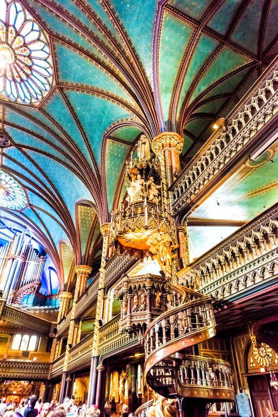 Basilique Notre-Dame Basilique Notre-Dame Andriy Blokhin / Shutterstock.com 