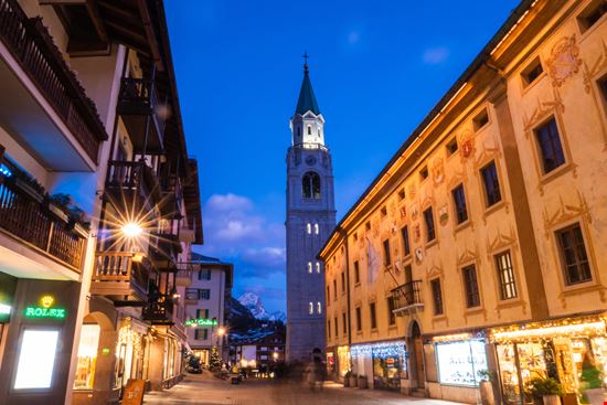 Cortina Corso Italia Dietmar Rauscher / Shutterstock.com 