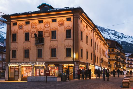 Cortina Corso Italia Dietmar Rauscher / Shutterstock.com 