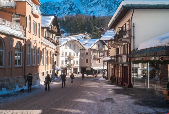 Cortina Corso Italia Dietmar Rauscher / Shutterstock.com 