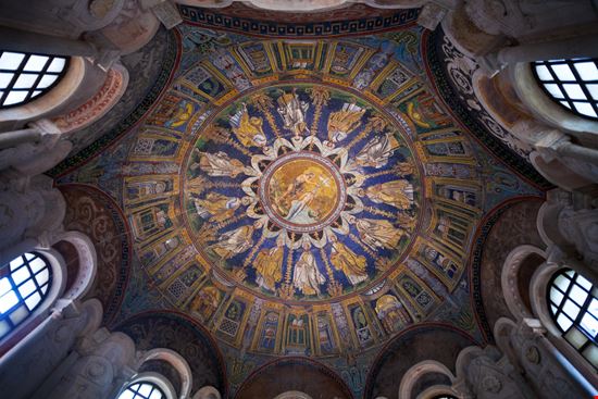 Battistero Neoniano Battistero Neoniano VvoeVale - Istockphoto.com 