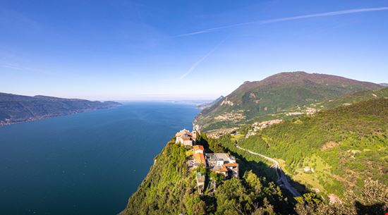 Santuario di Monte Castello Santuario di Monte Castello Stefano Termanini - Shutterstock.com 