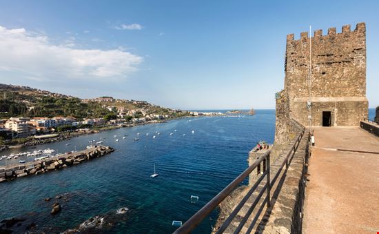 Castello di Aci Castello di Aci Vladimir Korostyshevskiy / Shutterstock.com 