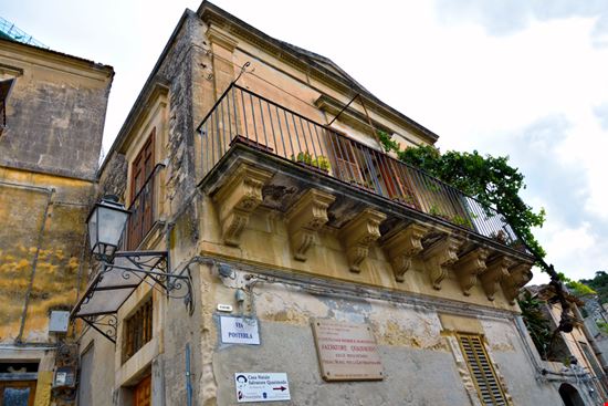Casa Natale di Salvatore Quasimodo Casa Natale di Salvatore Quasimodo maudanros - Shutterstock.com 