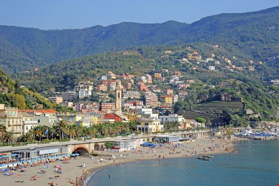 Moneglia Moneglia FREEDOMPIC - Shutterstock.com 
