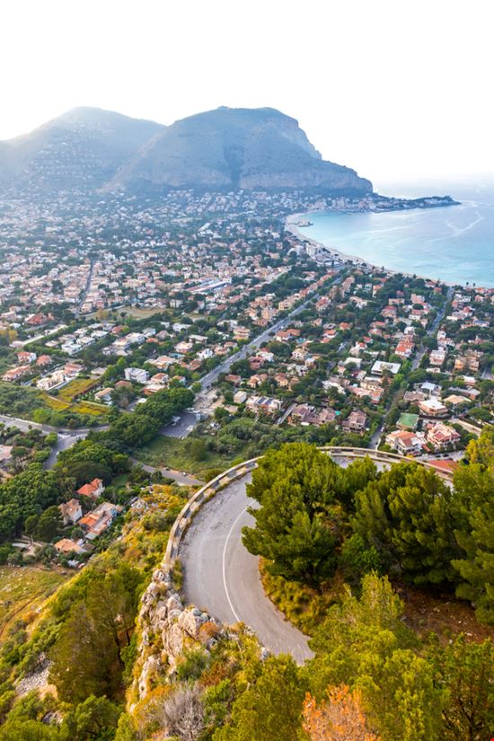 Mondello Mondello katatonia82 - Shutterstock.com 