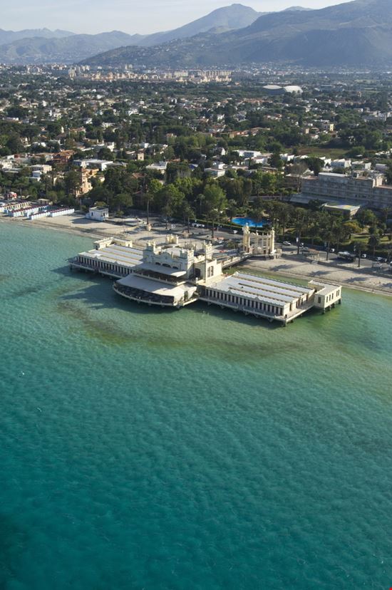 Mondello Mondello luigi nifosi - Shutterstock.com 